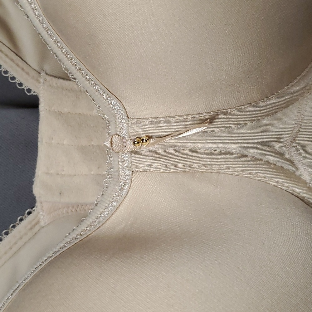 WACOAL 32G TAN UNDERWIRE BRA WITH ADJUSTABLE STRAPS AND 4 HOOKS - Picture 2 of 6